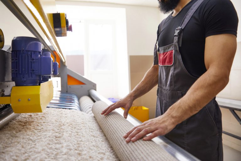 Pranie dywanów na wskroś – sprawdź na czym polega ta usługa?