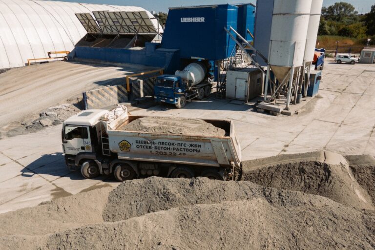 Bezpieczny transport kruszyw – jak o niego zadbać?