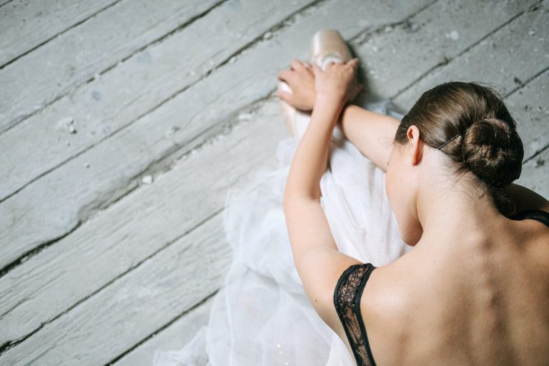 Damska spódnica tiulowa – jak wykorzystywać ją w codziennych stylizacjach?