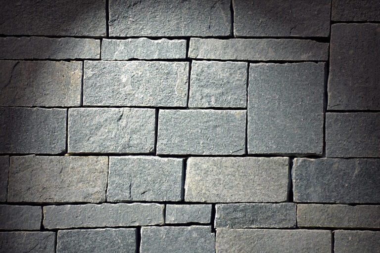 Kamień na elewację – na czym polega jego wyjątkowość?